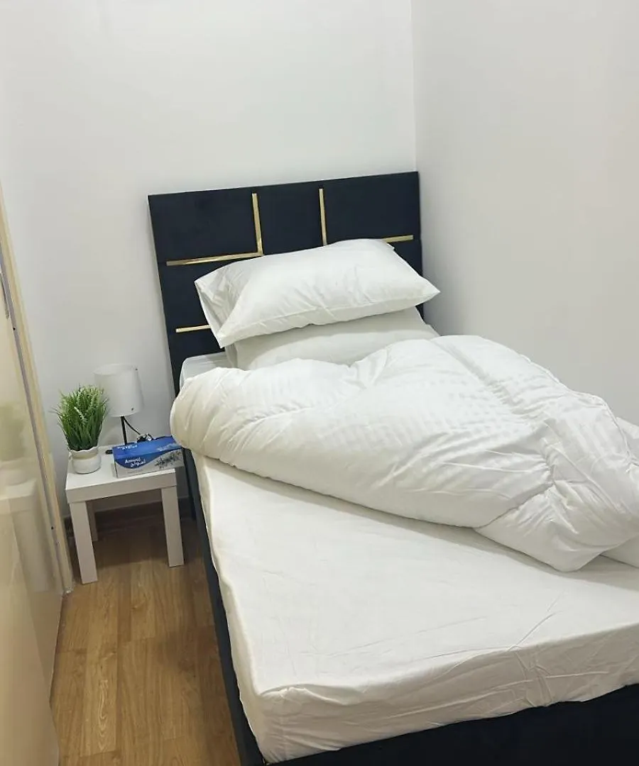 Four Stars Hostel Dubai Apartment