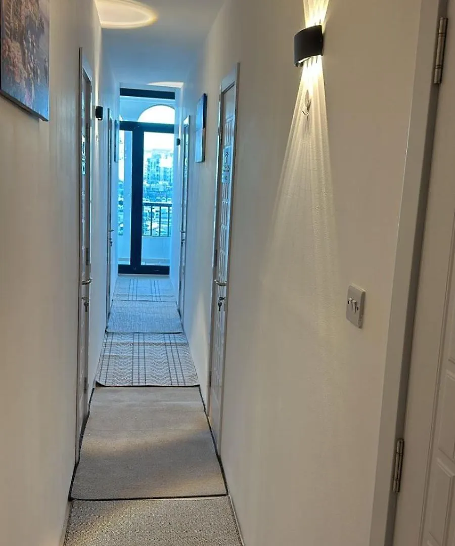Four Stars Hostel Dubai Apartment