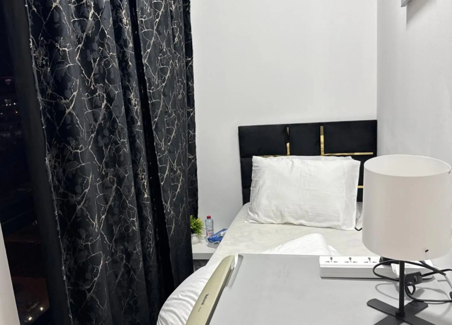 Apartment Four Stars Hostel Dubai